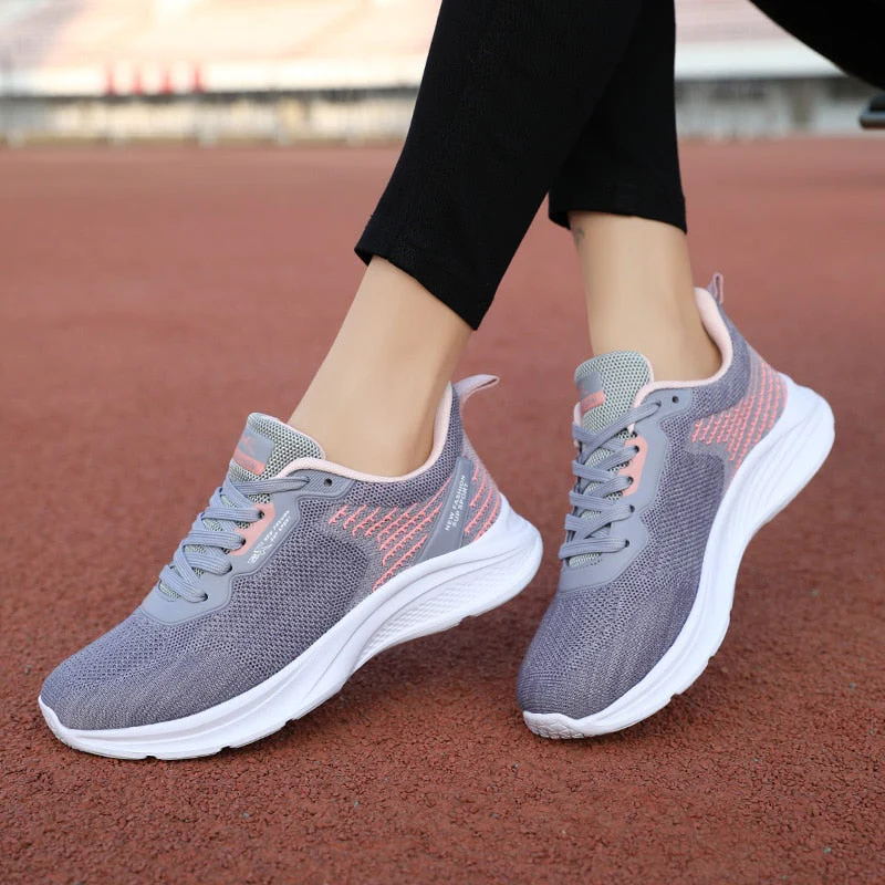 Breathable women's sneakers – classic design, lightweight material, for everyday wear - Image 4