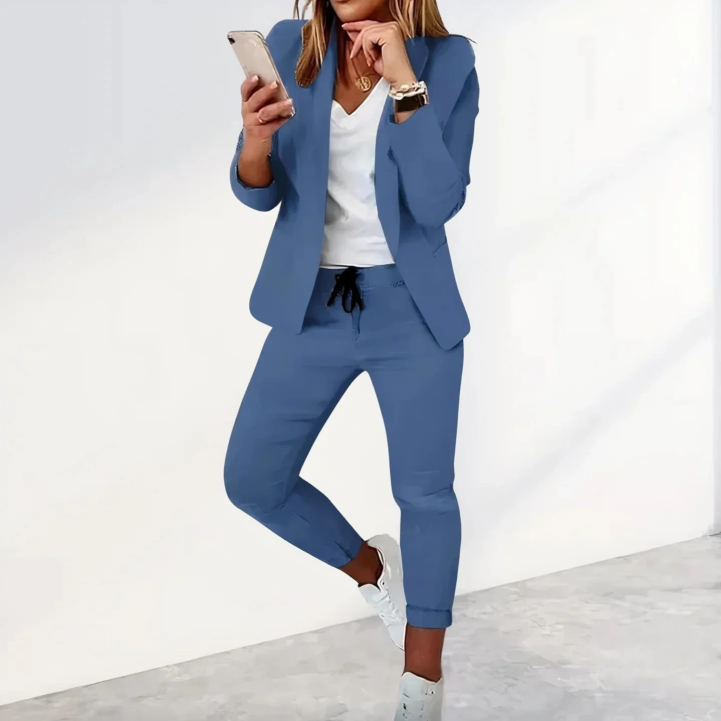 Breathable women's blazer and jogger set – relaxed fit, blended fabric, for business casual