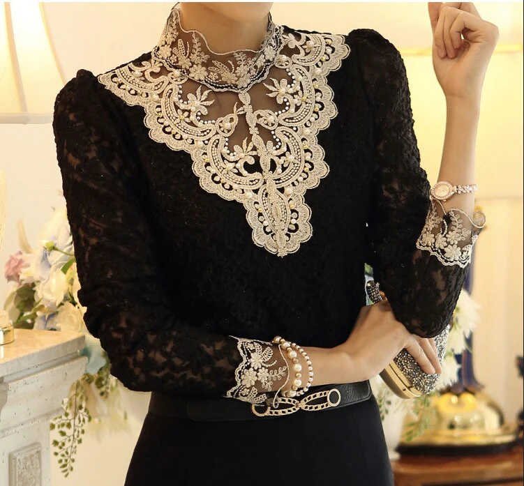 Breathable women's blouse – casual cut with embroidery and lace, for festive occasions - Image 2