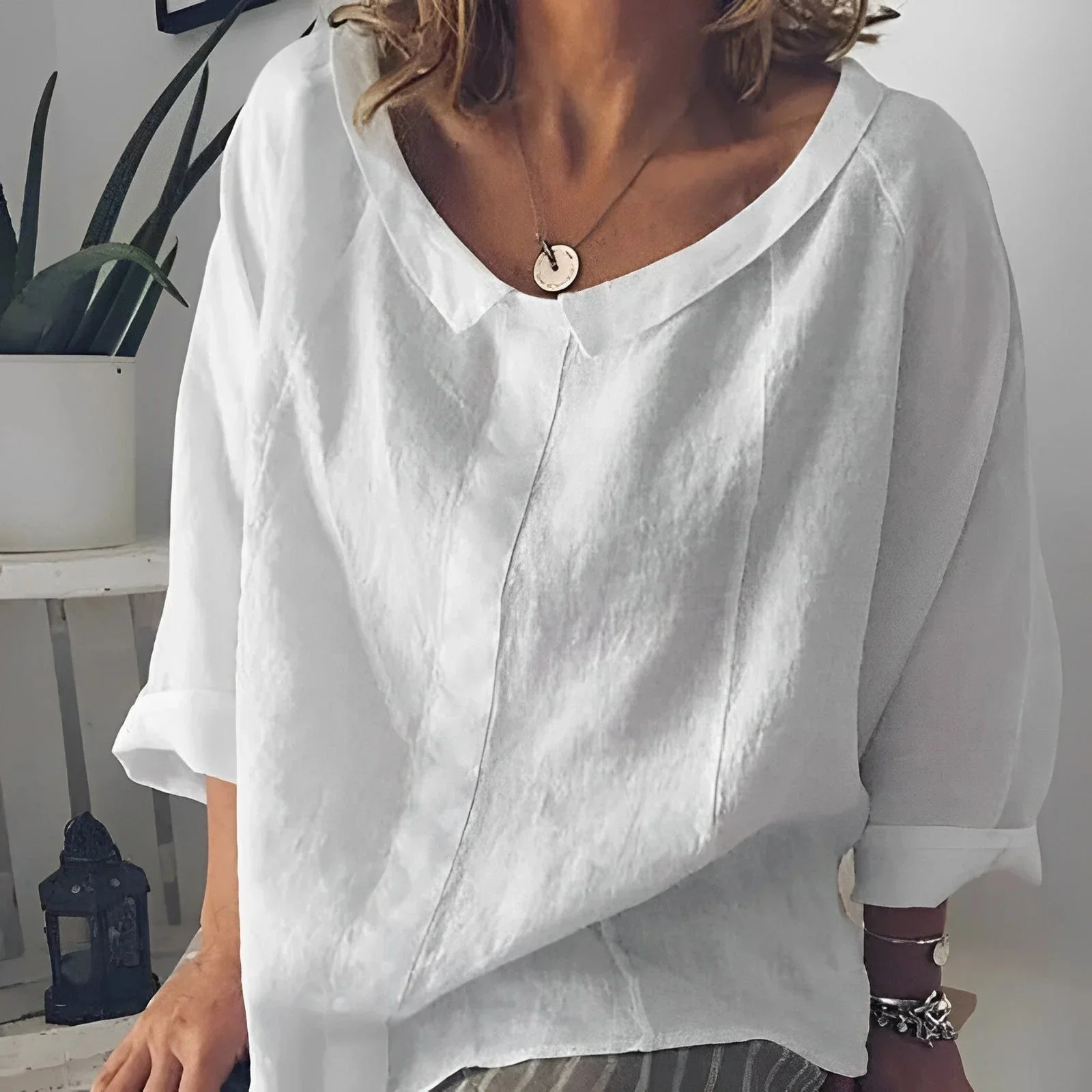 Breathable women's linen blouse – timeless design, lightweight fabric, for office and casual wear - Image 3