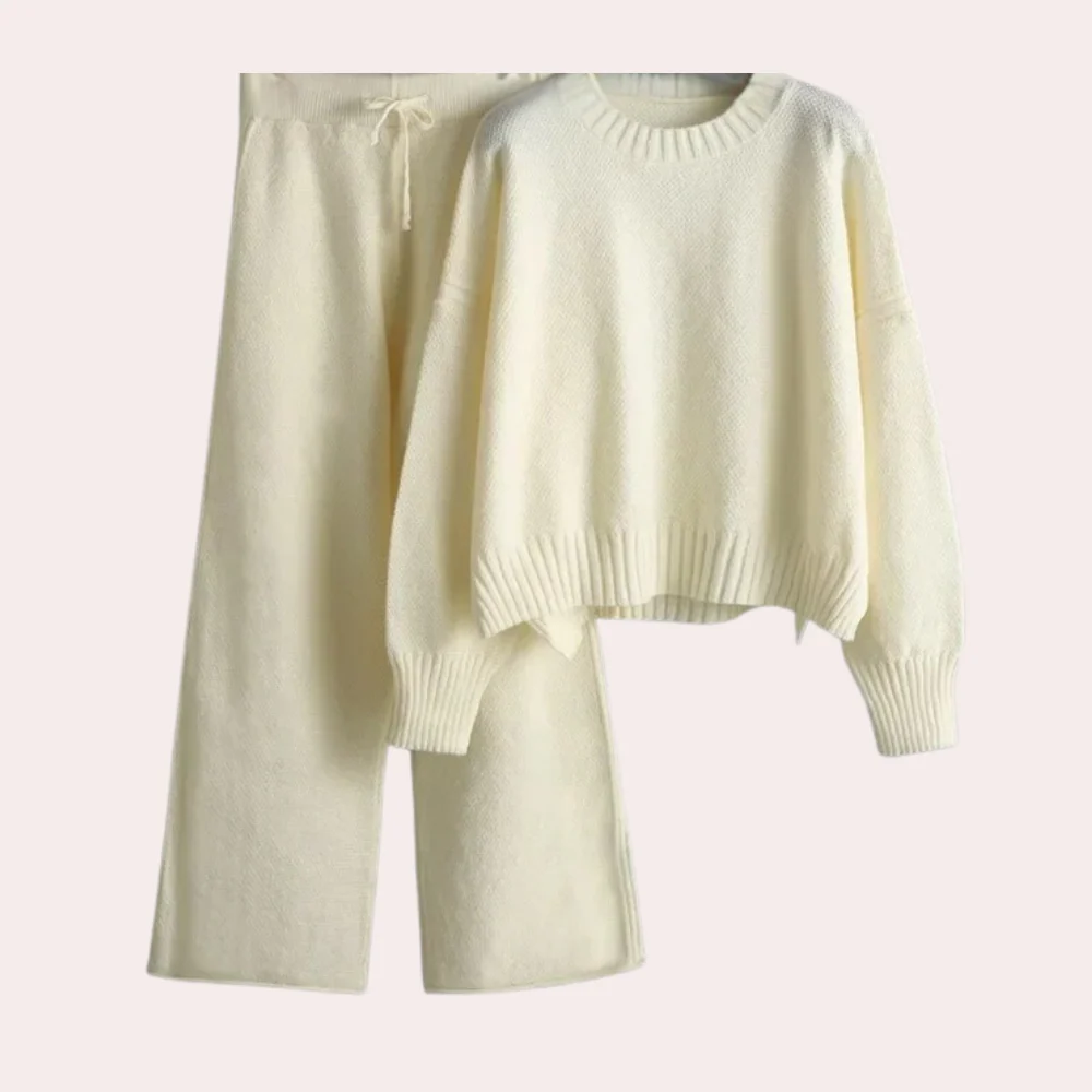 Breathable women's loungewear set – lightweight knit top and pants, ideal for spring and summer - Image 4