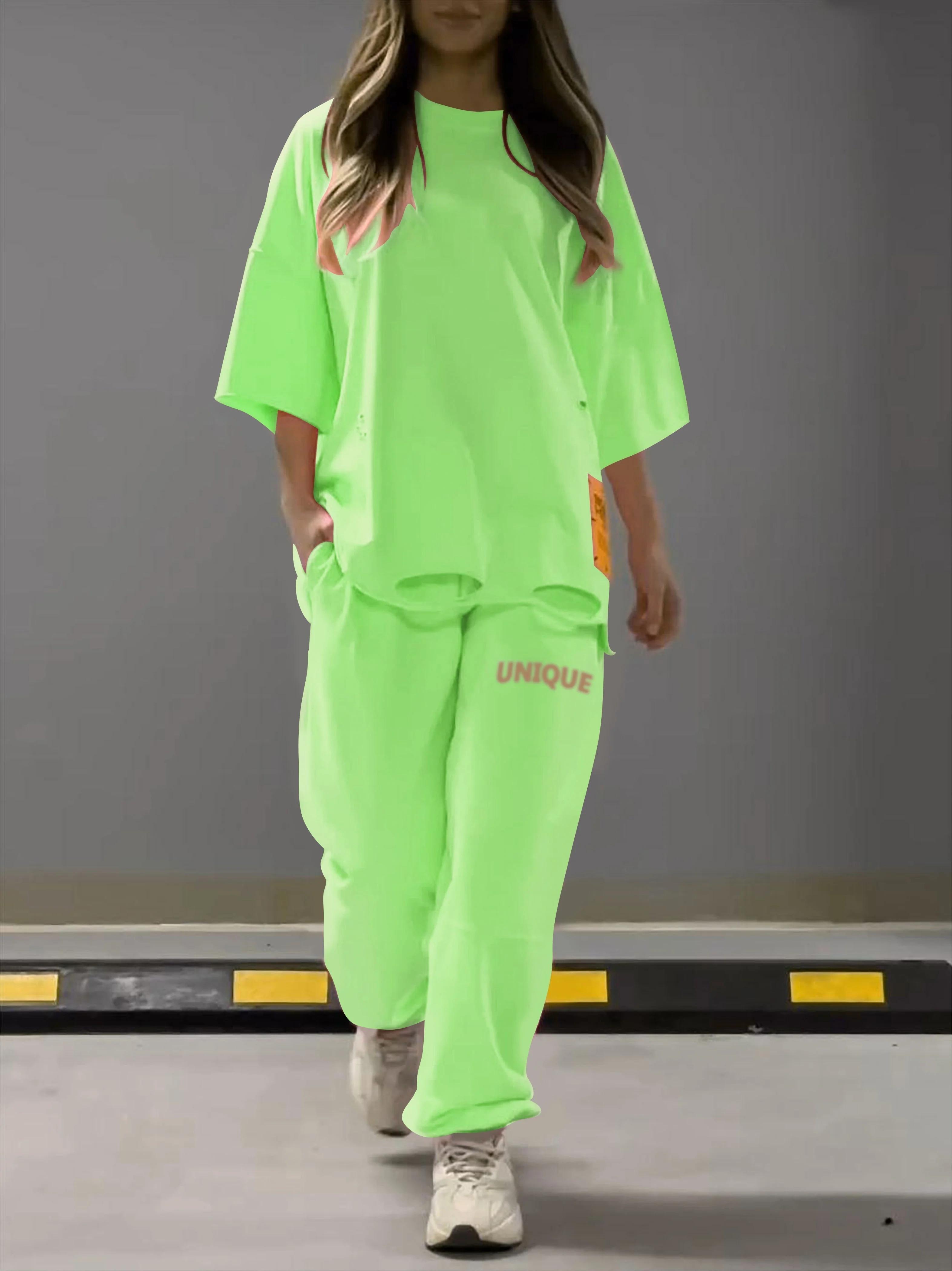 Breathable women's loungewear set – oversized t-shirt and relaxed pants, soft fabric, for cozy days - Image 5