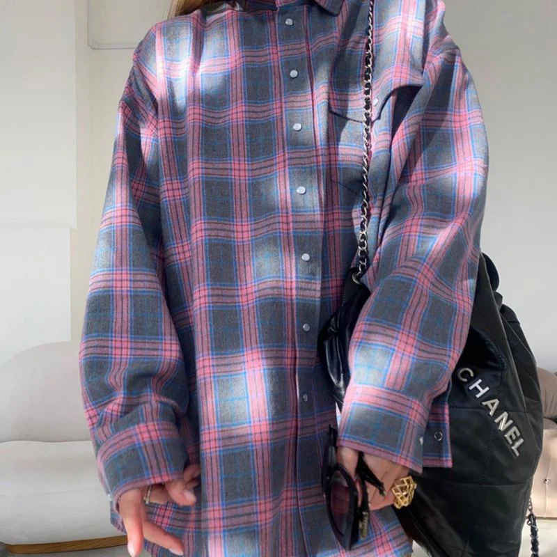 Breathable women's oversized flannel shirt – relaxed fit, soft cotton, for everyday wear - Image 11
