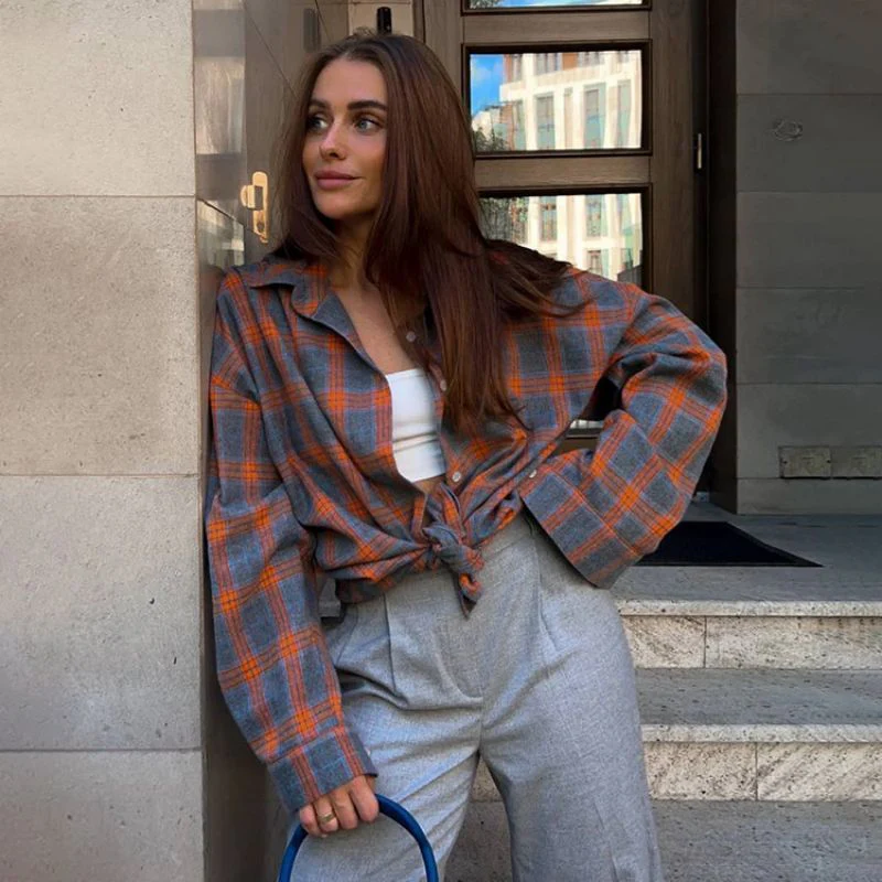 Breathable women's oversized flannel shirt – relaxed fit, soft cotton, for everyday wear - Image 12