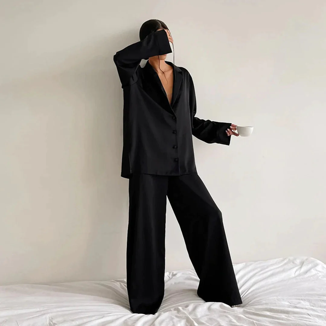 Breathable women's pajama set – silky design, hypoallergenic, for relaxed nights