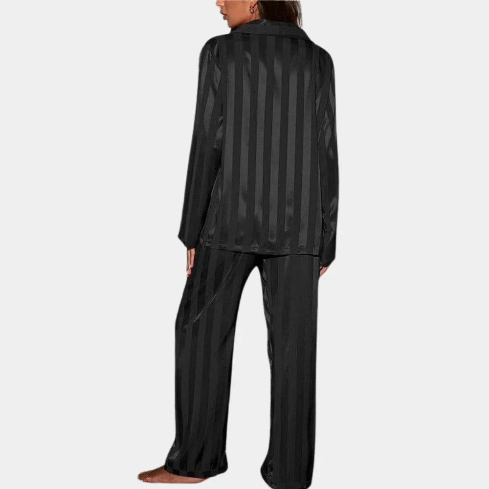 Breathable women's pajama set – silky texture, relaxed fit, for cozy nights - Image 2