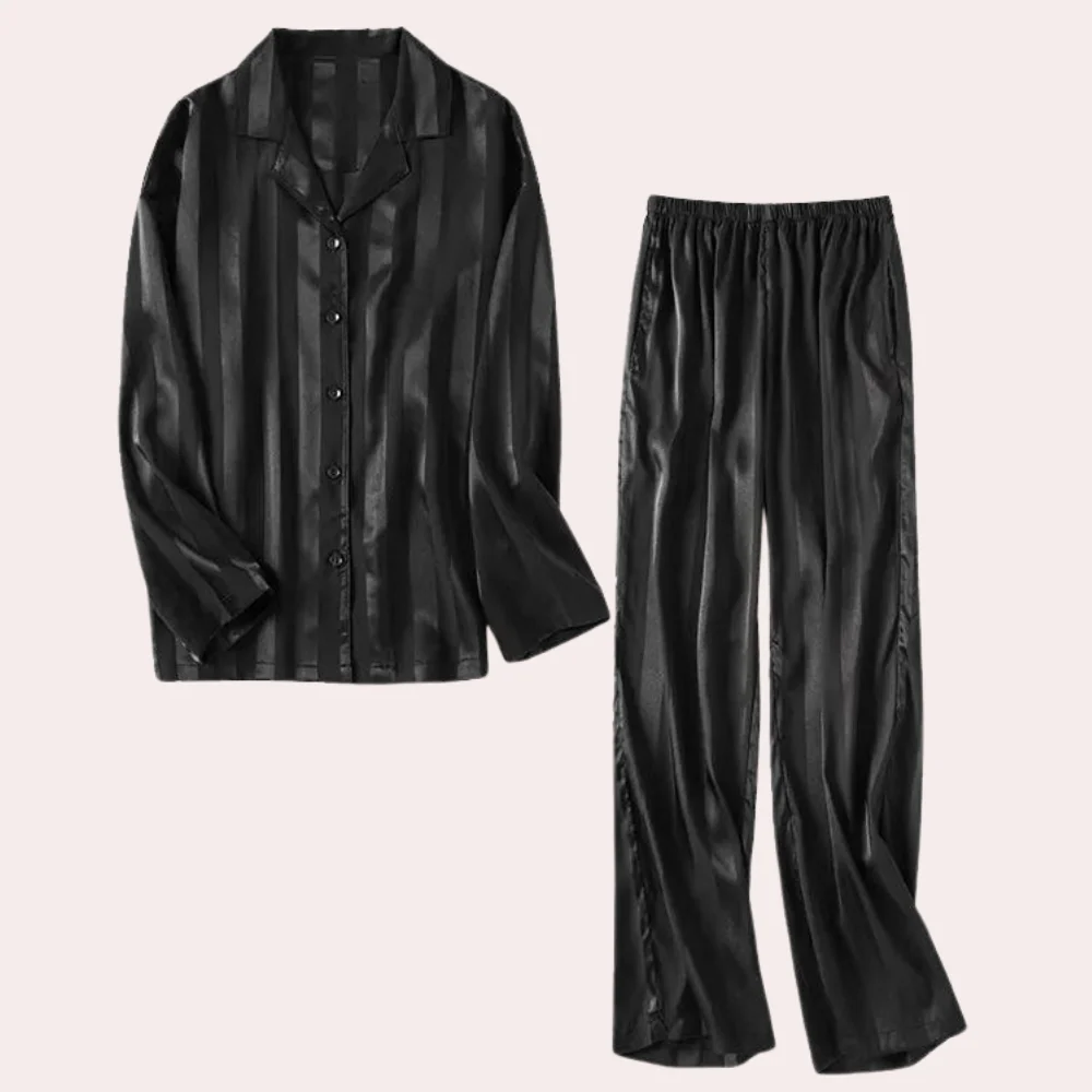 Breathable women's pajama set – silky texture, relaxed fit, for cozy nights - Image 3