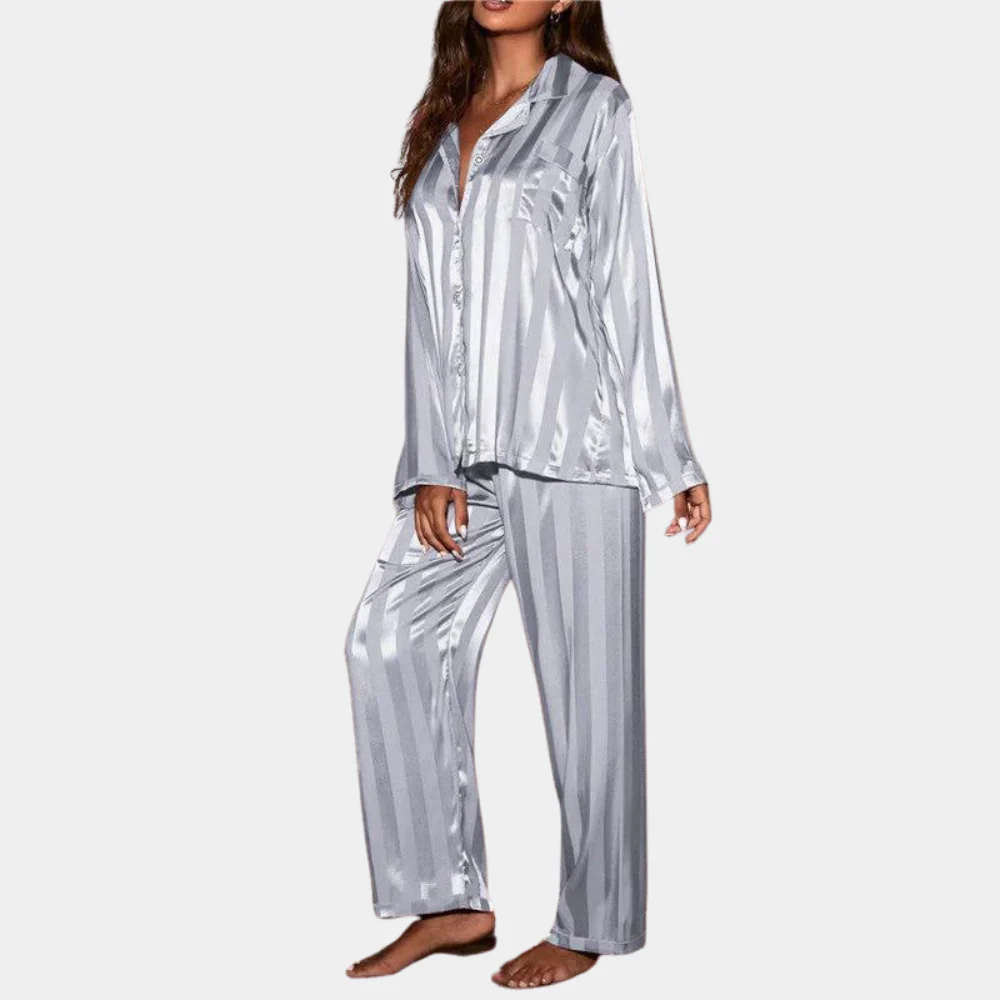 Breathable women's pajama set – silky texture, relaxed fit, for cozy nights - Image 9