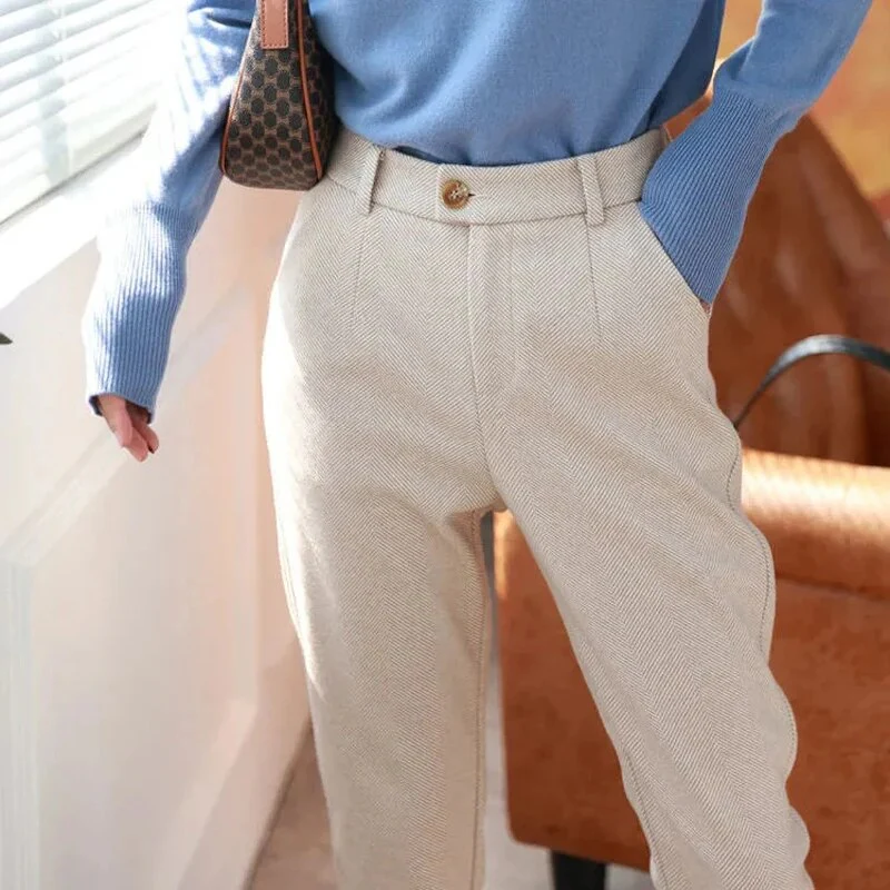 Breathable women's tailored trousers – timeless design, comfortable fabric, for office and casual wear - Image 3
