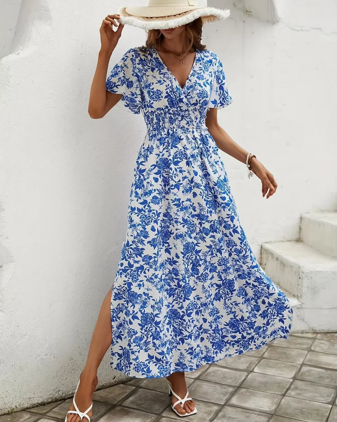 Chic Floral Women's Summer Dress, Lightweight Casual Fit, Breathable Fabric for Warm Weather Outings