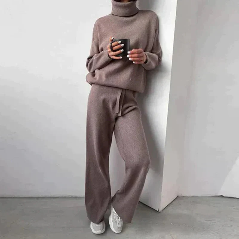 Cozy women's cashmere loungewear set – relaxed fit, soft material, for home or outings
