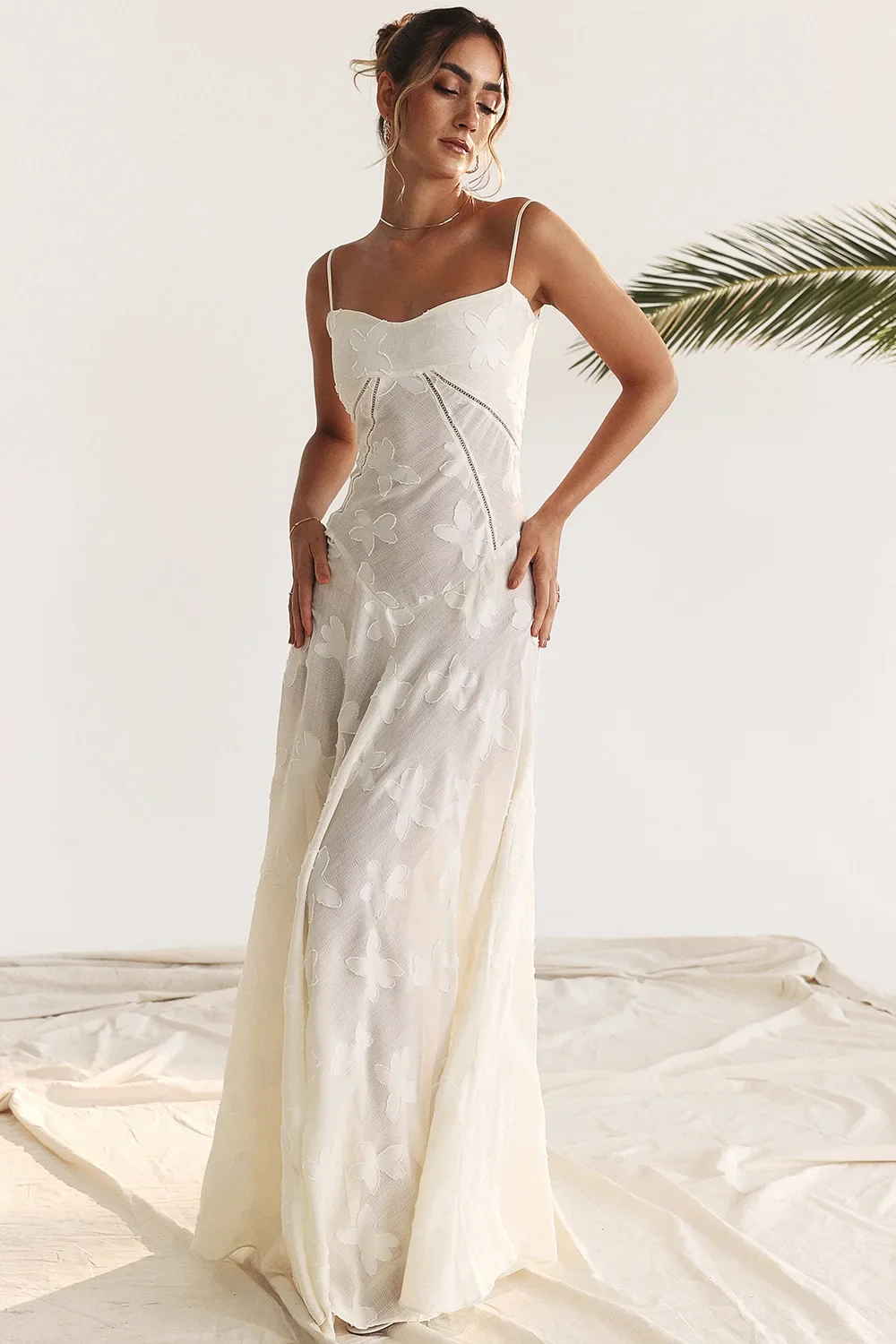 Elegant Backless Lace Maxi Dress for Women, Bodycon Evening Party Dress with Chic Design and Sophisticated Detailing - Image 7