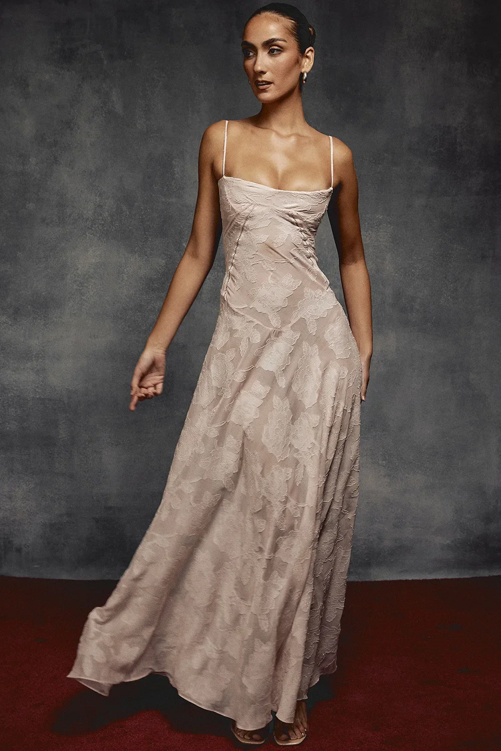 Elegant Backless Lace Maxi Dress for Women, Bodycon Evening Party Dress with Chic Design and Sophisticated Detailing - Image 9