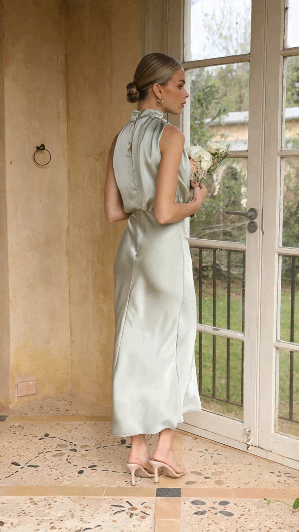 Elegant Long Sleeve Dress in Shimmering Fabric, Fluid Silhouette for Formal Events, Full-Length Long Dress for Women - Image 4