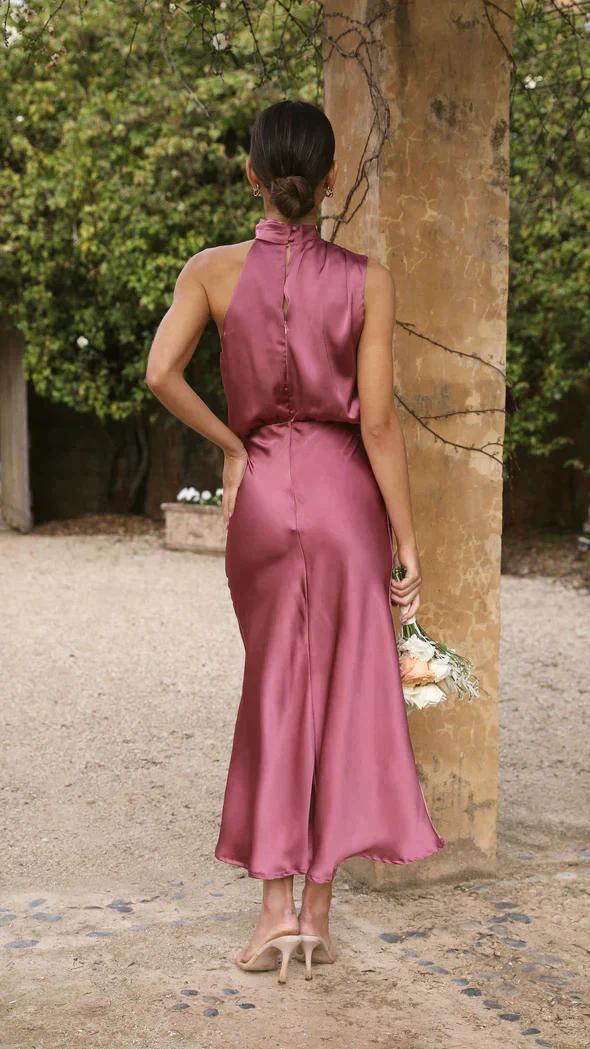 Elegant Long Sleeve Dress in Shimmering Fabric, Fluid Silhouette for Formal Events, Full-Length Long Dress for Women - Image 5