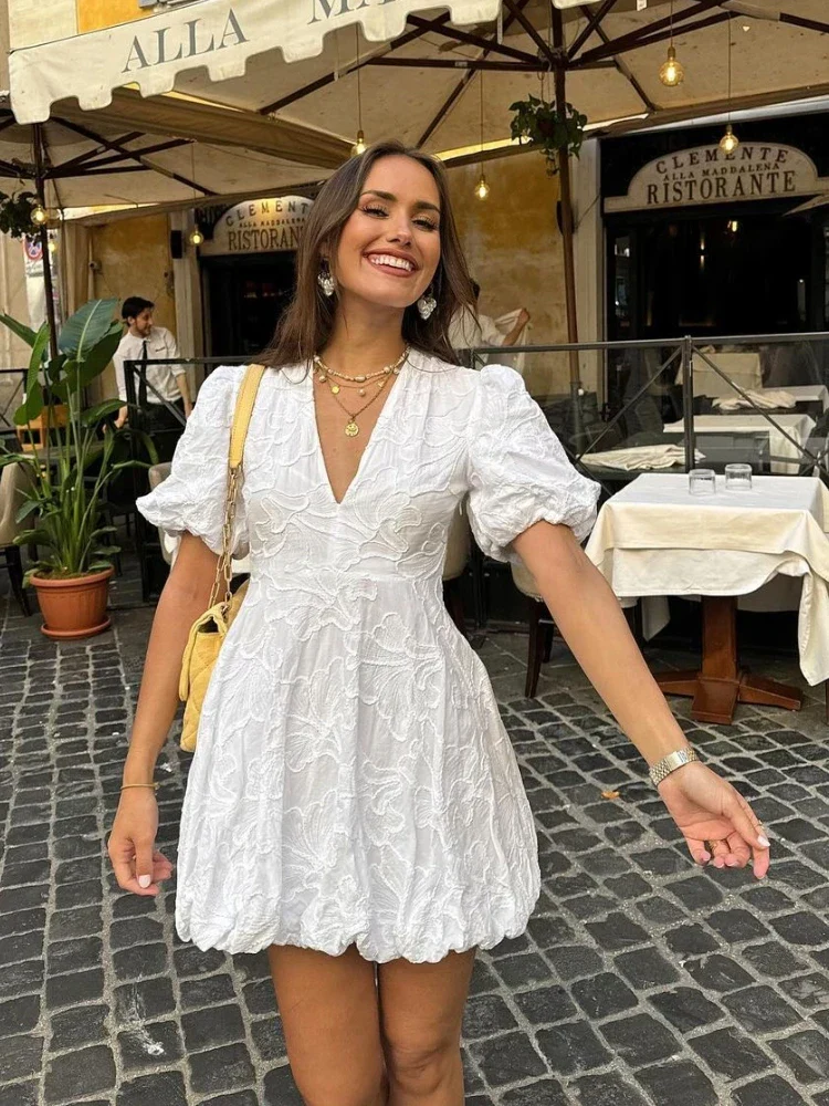 Elegant White Dress with Exquisite Detailing for Women's Cocktail and Formal Occasions - Image 3