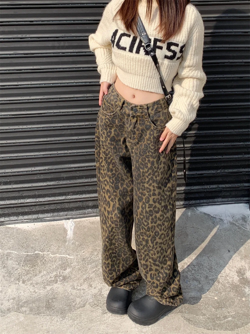 High-Waisted Leopard Print Wide Leg Jeans for Women, Trendy Fit in S-XXL Sizes - Image 4
