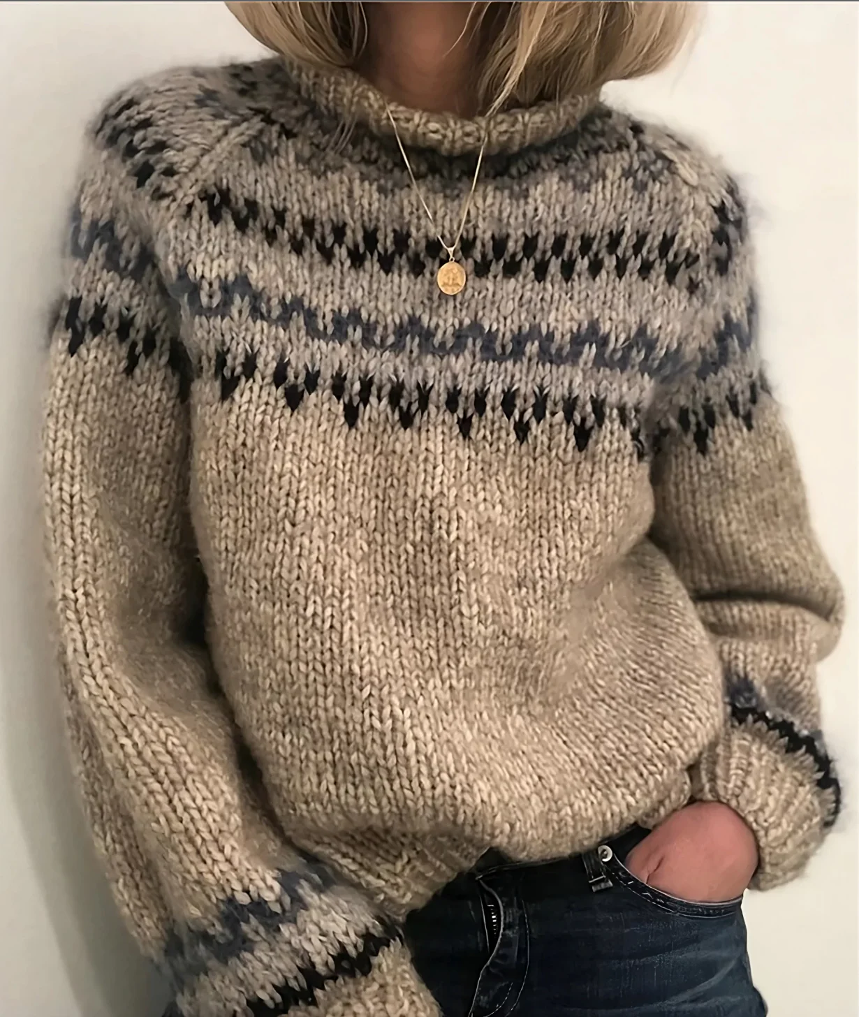 Insulating Women's Turtleneck Sweater - Cozy Wool Winter - Image 4