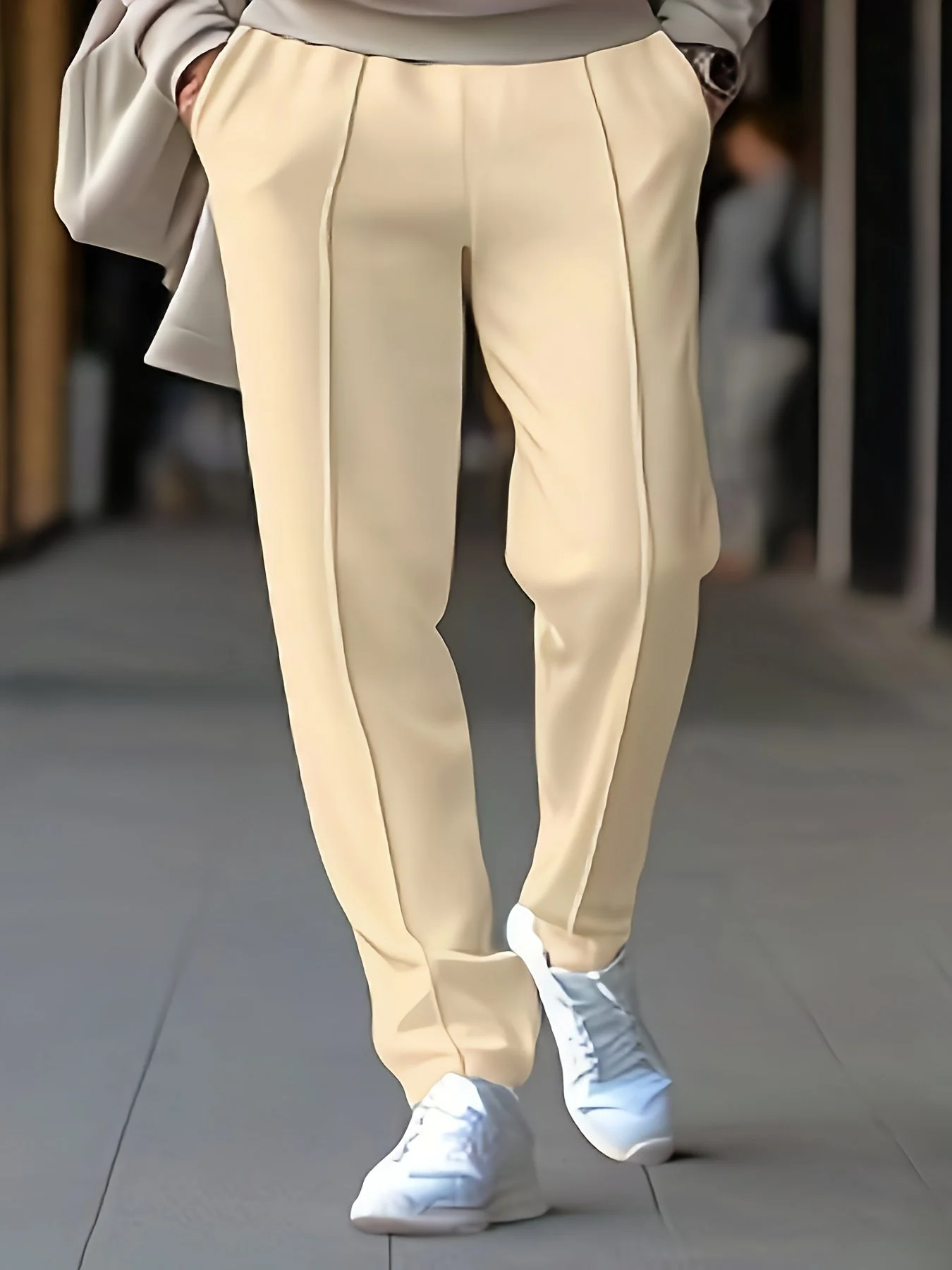 Lightweight men's chinos – tailored fit, breathable fabric, for everyday wear