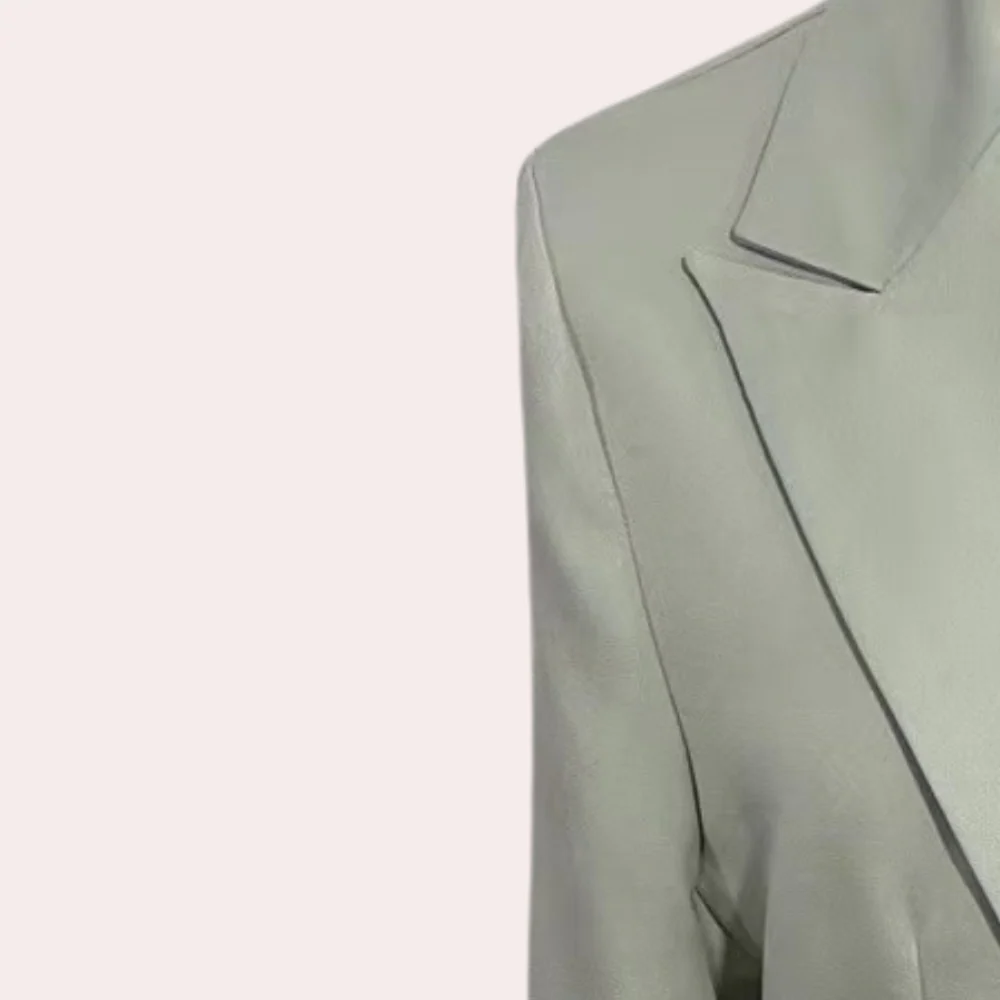 Lightweight women's blazer – modern fit, breathable fabric, for work or casual wear - Image 3