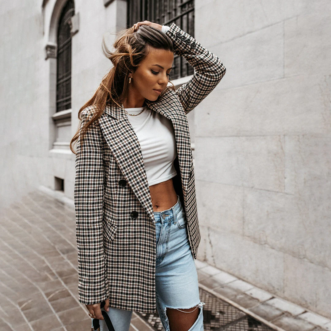 Lightweight women's blazer – tailored fit, natural fibers, for professional occasions - Image 2