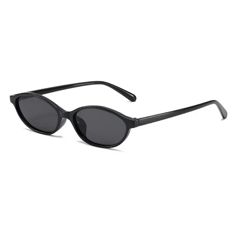 Lightweight women's cat-eye sunglasses – retro oval design, high-quality plastic, for daily wear - Image 5