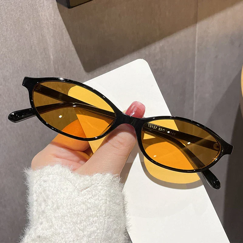 Lightweight women's oval sunglasses – high-quality plastic frame, for summer outings - Image 5