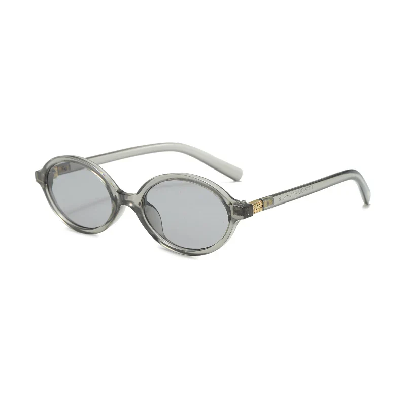 Lightweight women's oval sunglasses – leopard print design, UV protection, for summer outfits - Image 10