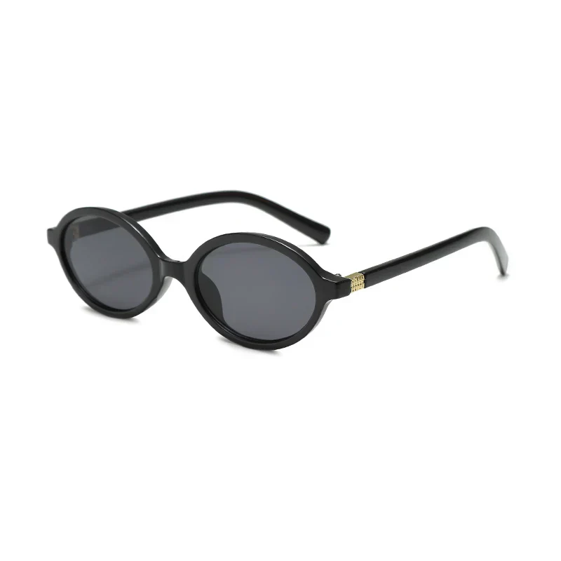 Lightweight women's oval sunglasses – leopard print design, UV protection, for summer outfits - Image 4