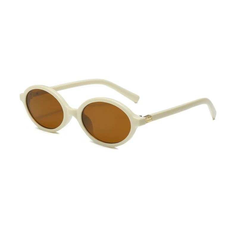Lightweight women's oval sunglasses – leopard print design, UV protection, for summer outfits - Image 7