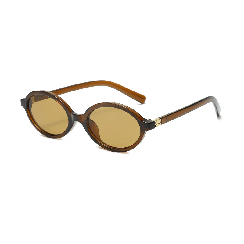 Lightweight women's oval sunglasses – leopard print design, UV protection, for summer outfits - Image 8