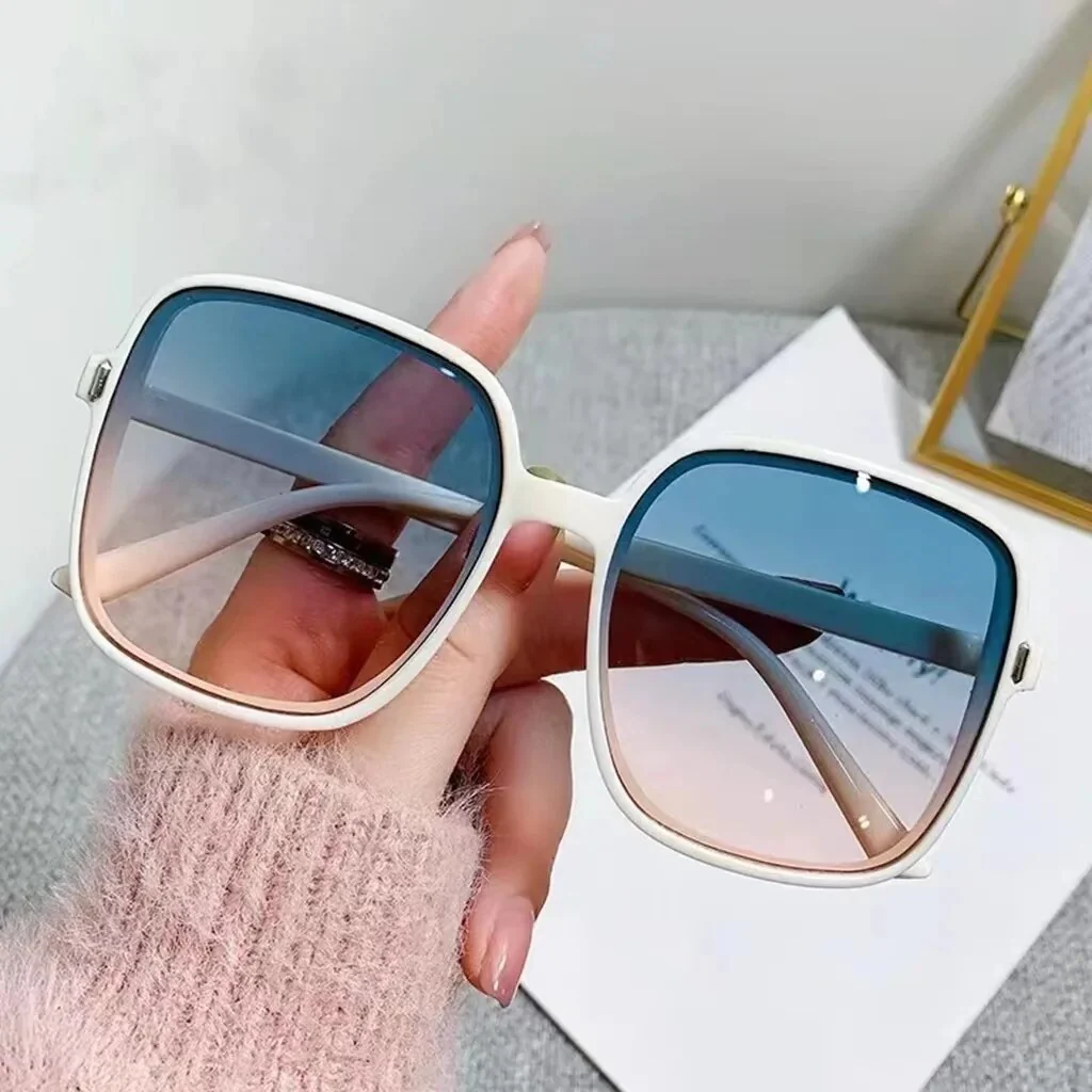 Lightweight women's oversized sunglasses – square design, clear frame, for summer 2025 - Image 6