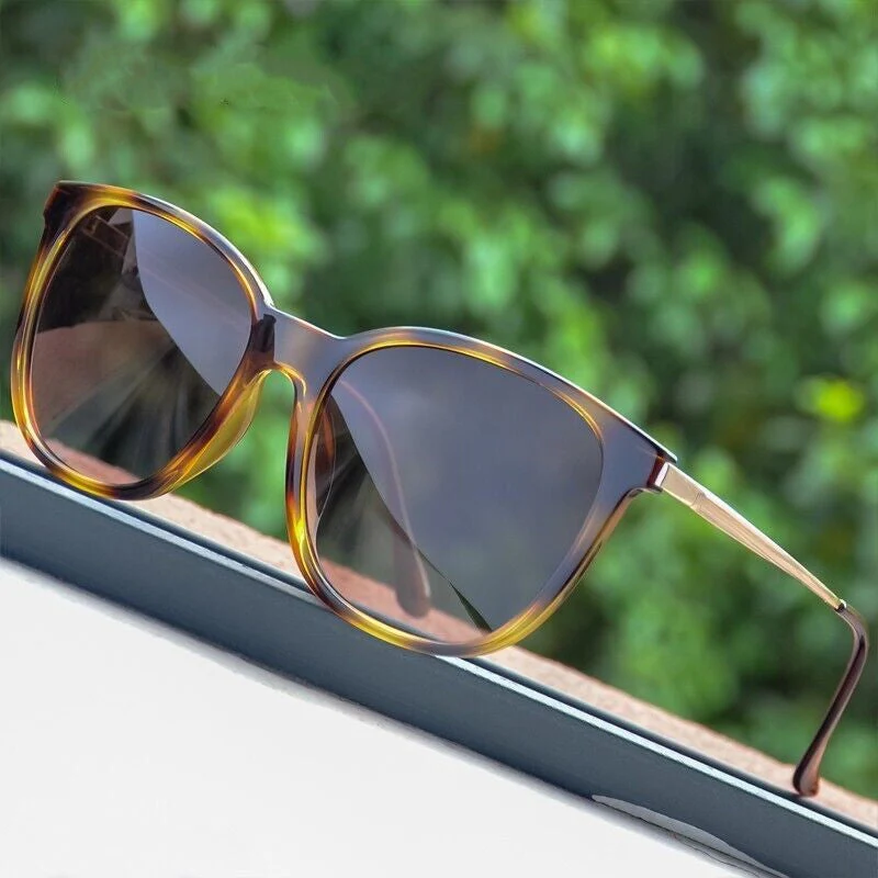 Lightweight women's polarized sunglasses – vintage cat-eye design, for summer activities - Image 3