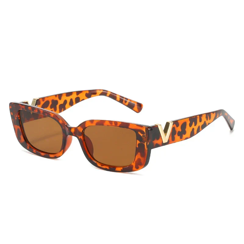Lightweight women’s square sunglasses – retro metal design, for everyday wear - Image 7
