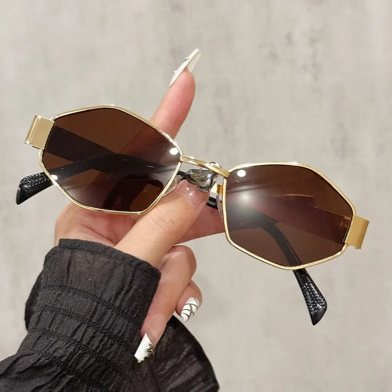 Lightweight women’s sunglasses – polygonal design, metallic frame, for everyday wear - Image 8