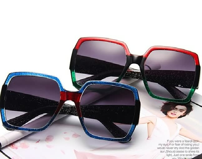 Lightweight women’s sunglasses – stylish oversized design, UV protection, for summer activities - Image 8