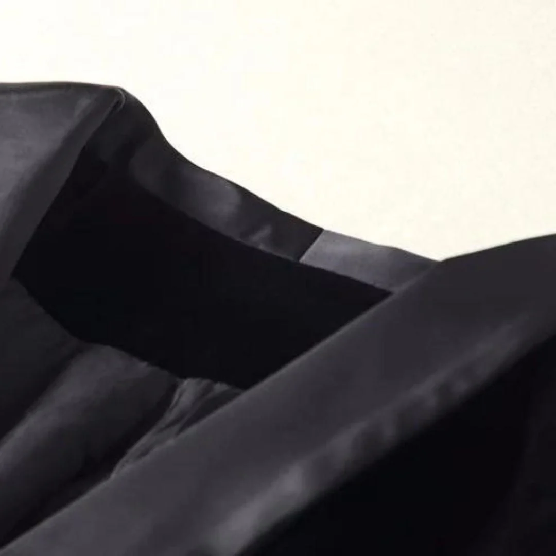 Luxurious women’s velvet blazer – satin lapel, tailored fit, for versatile occasions - Image 5