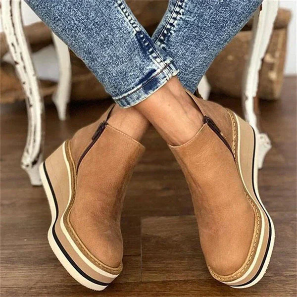Luxurious Women's Leather Boots with Medium-High Heel for All-Day Comfort and Classic Style - Image 3