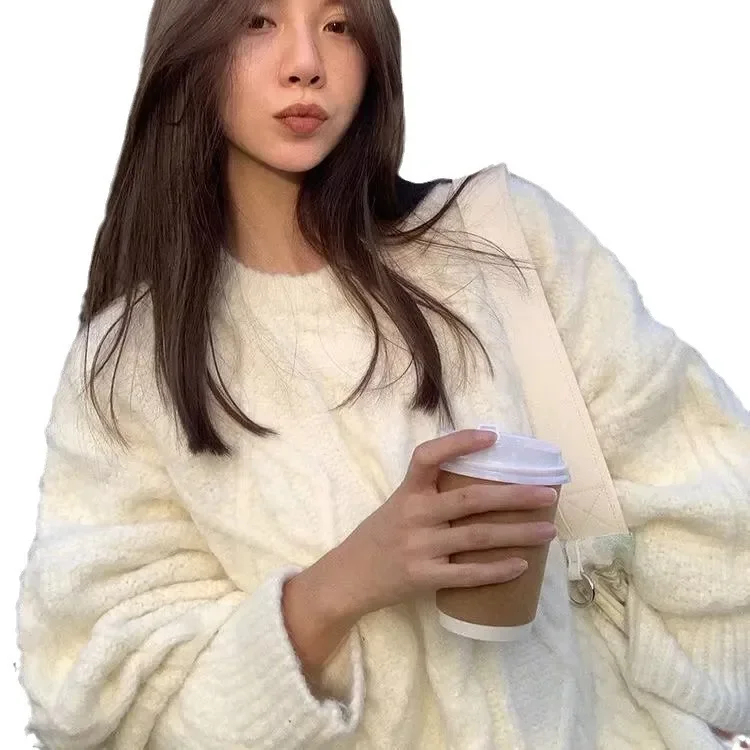 Oversized Cozy Women's Pullover - Cable Knit, Wool Winter - Image 4
