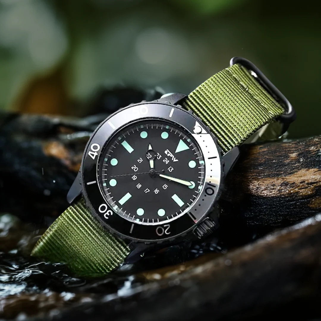 Rugged men's dive watch – waterproof up to 30m, stainless steel, for adventures - Image 7