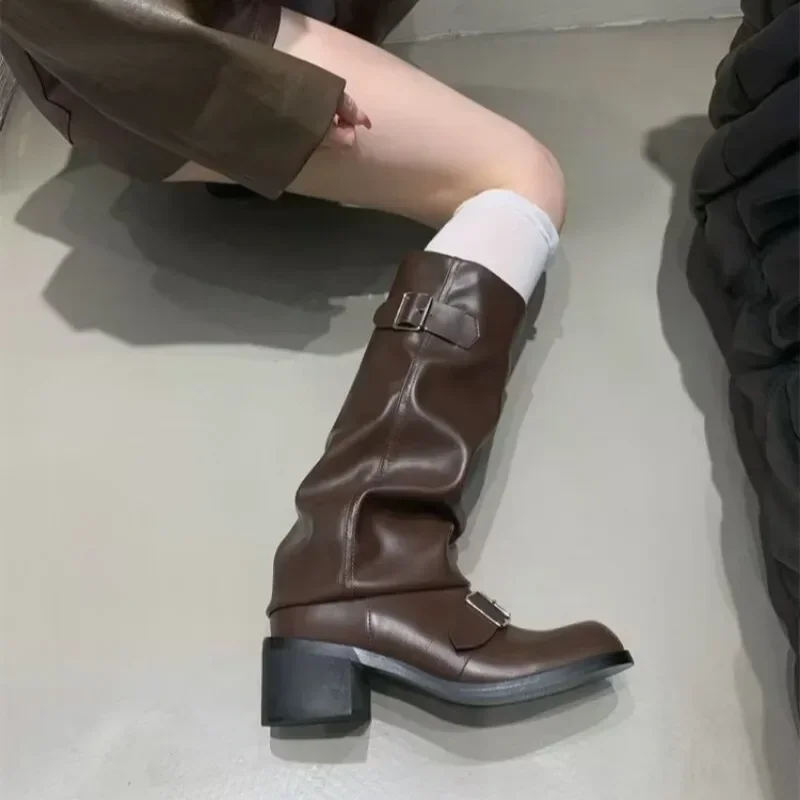 Sturdy Women’s Knee-High Platform Boots - Leather For Fall - Image 2