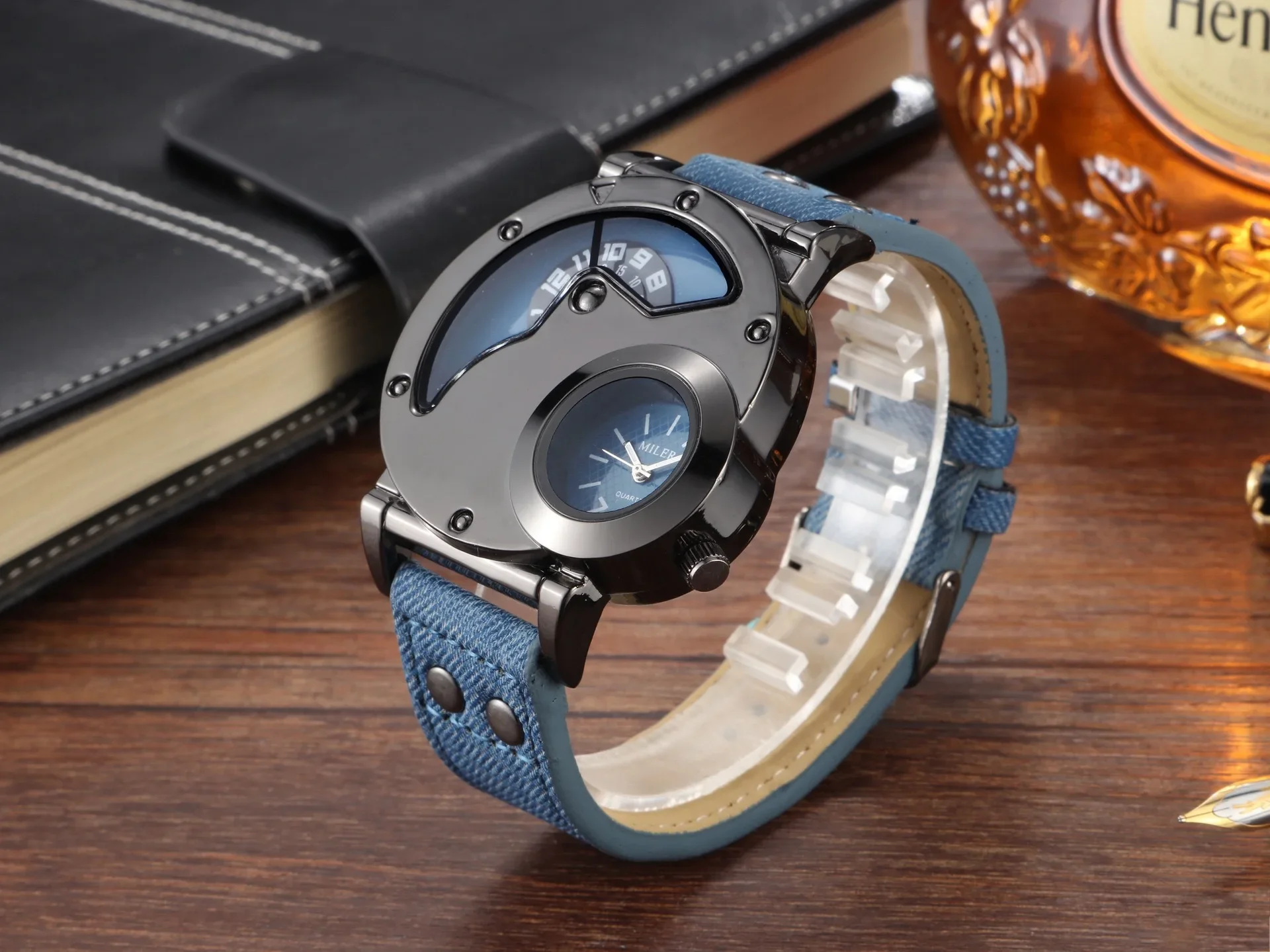 Quartz Sport Watch With Fabric Strap Irregular Alloy Case - Image 10
