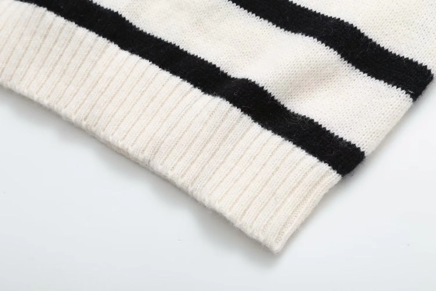 Warm Relaxed Women’s Striped Knitted Sweater - V Neck - Image 3