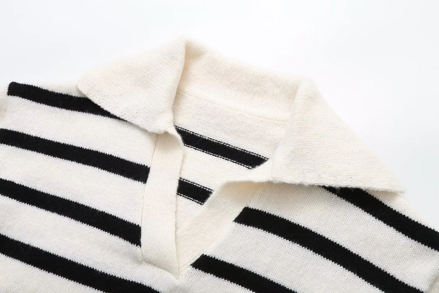 Warm Relaxed Women’s Striped Knitted Sweater - V Neck - Image 4