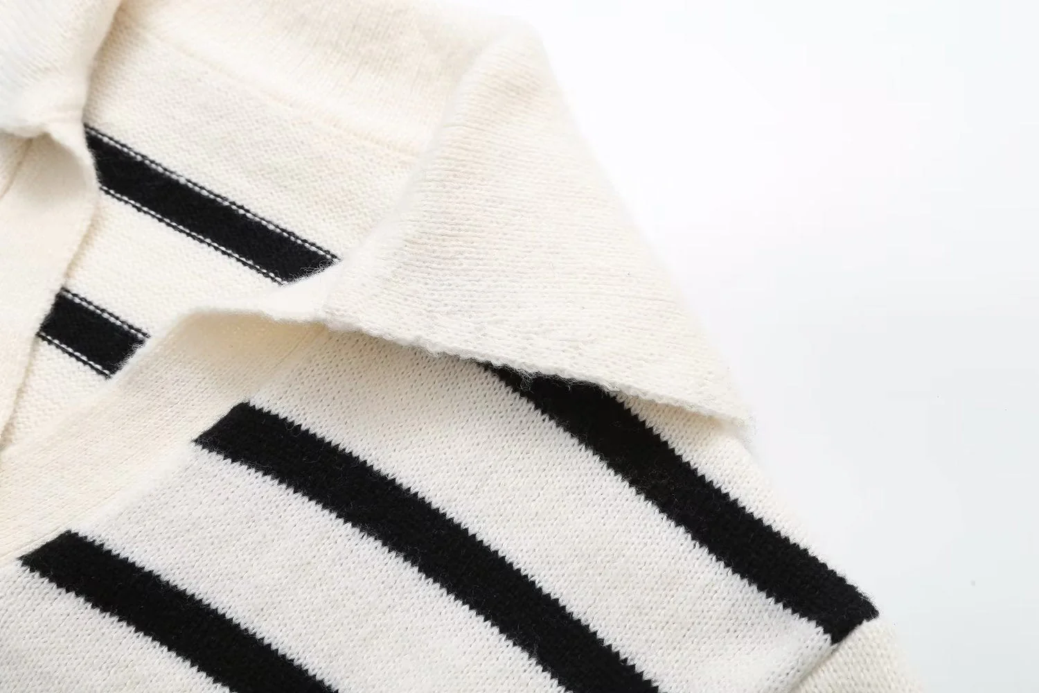 Warm Relaxed Women’s Striped Knitted Sweater - V Neck - Image 5